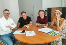Lafrançaise. Les échanges entre l’Occitanie et le Setomaa franchissent une nouvelle étape Réunion à la mairie de Lafrançaise entre les représentants d'Amitiés Setomaa et Thierry Delbreil pour préparer un partenariat avec l'Estonie.