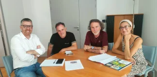 Lafrançaise. Les échanges entre l’Occitanie et le Setomaa franchissent une nouvelle étape Réunion à la mairie de Lafrançaise entre les représentants d'Amitiés Setomaa et Thierry Delbreil pour préparer un partenariat avec l'Estonie.