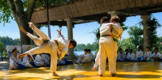 Moissac Judo conclut une saison riche en performances De jeunes judokas de Moissac réalisent une démonstration de projection sur le tatami lors de la cérémonie de fin de saison organisée à l'Uvarium.