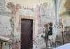 En restaurant l’église d’Espis, des bénévoles mettent au jour des peintures médiévales Sylvie Lemozy devant les peintures médiévales découvertes lors de la restauration de l'église d'Espis, près de Moissac.