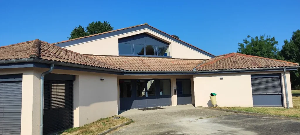 Montauban. Une crèche et un centre de loisirs réunis au Petit Ramiérou 2 Façade du Petit Ramiérou à Montauban après réhabilitation
