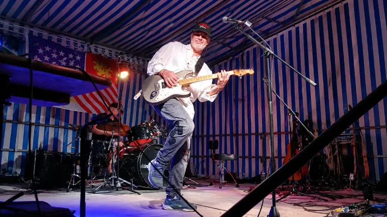 Cadill'Rock Band sur scène lors d'un concert