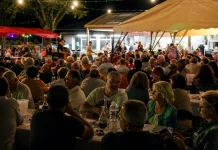 Moissac. La fête de la Mégère prépare sa 31e édition avec une nouvelle génération aux commandes Participants réunis autour des tables lors de la Fête de la Mégère à Moissac