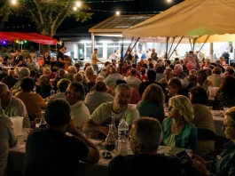 Moissac. La fête de la Mégère prépare sa 31e édition avec une nouvelle génération aux commandes Participants réunis autour des tables lors de la Fête de la Mégère à Moissac