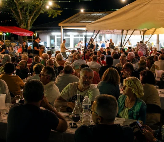 Moissac. La fête de la Mégère prépare sa 31e édition avec une nouvelle génération aux commandes Participants réunis autour des tables lors de la Fête de la Mégère à Moissac