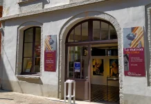 Montauban. De l’Irak à la Maison du Crieur, le parcours d’Osman Suleman raconté en couleurs Façade de la Maison du Crieur à Montauban, où Osman Suleman expose « Voyage dans les couleurs ».