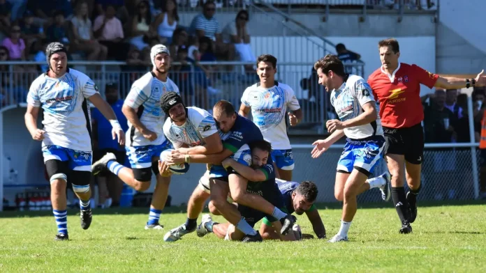 Avenir Moissagais – Bon Encontre : première victoire en Fédérale 3 Un joueur de l'Avenir Moissagais plaqué par la défense de Bon Encontre lors du match de Fédérale 3