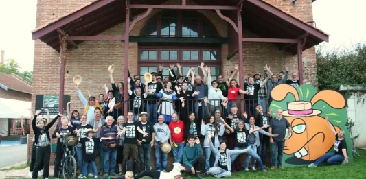 Plus de 400 jeux à tester gratuitement ce week-end à Saint-Nicolas-de-la-Grave Des bénévoles du festival Alors Jouons ! lors de l'édition 2025 à Saint-Nicolas-de-la-Grave