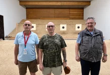 Castelsarrasin. Le club de tir fait sa rentrée avec le plaisir comme ligne de mire Éric Mauguy, Jean-Louis Martinez et Gilles Neupont devant les cibles du CSA Tir 31 à Castelsarrasin