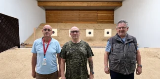Castelsarrasin. Le club de tir fait sa rentrée avec le plaisir comme ligne de mire Éric Mauguy, Jean-Louis Martinez et Gilles Neupont devant les cibles du CSA Tir 31 à Castelsarrasin