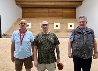 Castelsarrasin. Le club de tir fait sa rentrée avec le plaisir comme ligne de mire Éric Mauguy, Jean-Louis Martinez et Gilles Neupont devant les cibles du CSA Tir 31 à Castelsarrasin