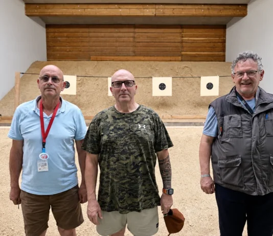 Castelsarrasin. Le club de tir fait sa rentrée avec le plaisir comme ligne de mire Éric Mauguy, Jean-Louis Martinez et Gilles Neupont devant les cibles du CSA Tir 31 à Castelsarrasin