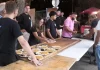 Moissac. La fête de la Mégère attire la foule et signe une année record à la pétanque Les bénévoles de la fête de la Mégère à Moissac préparent les assiettes lors du repas