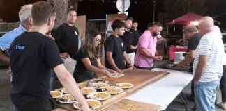 Moissac. La fête de la Mégère attire la foule et signe une année record à la pétanque Les bénévoles de la fête de la Mégère à Moissac préparent les assiettes lors du repas