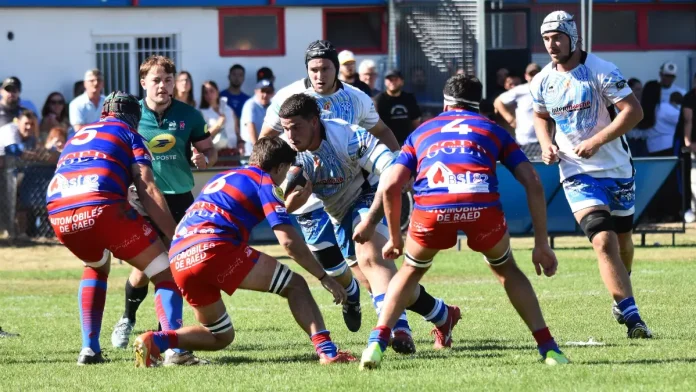 Montech – Avenir Moissagais : le derby de Fédérale 3 Un joueur de l'Avenir Moissagais face à la défense de Montech lors du derby de Fédérale 3