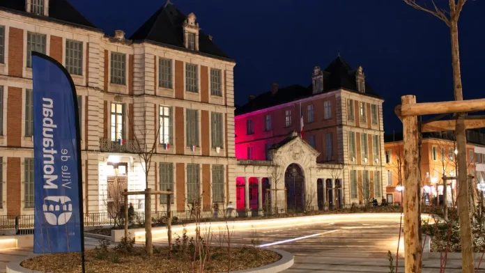 La préfecture de Tarn-et-Garonne vue depuis la place Foch à Montauban