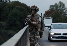 Montauban. 120 parachutistes vont investir le centre-ville pour un exercice grandeur nature Un sapeur-parachutiste du 17e RGP progresse lors d’un exercice militaire