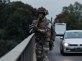 Montauban. 120 parachutistes vont investir le centre-ville pour un exercice grandeur nature Un sapeur-parachutiste du 17e RGP progresse lors d’un exercice militaire