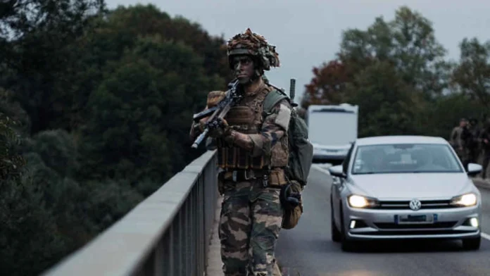17e RGP de Montauban – exercice militaire Un sapeur-parachutiste du 17e RGP progresse lors d’un exercice militaire
