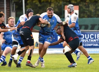 Fédérale 3. Moissac s’impose face à Villeneuve XV : « Ces deux victoires font vraiment du bien » Un joueur de l'Avenir moissagais, ballon en main, tente de franchir la défense de Villeneuve lors du match de Fédérale 3