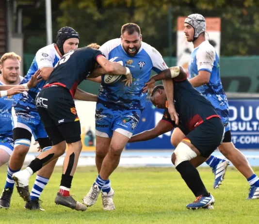 Fédérale 3. Moissac s’impose face à Villeneuve XV : « Ces deux victoires font vraiment du bien » Un joueur de l'Avenir moissagais, ballon en main, tente de franchir la défense de Villeneuve lors du match de Fédérale 3
