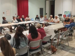 Deux Jours de Montcuq : cinquante éditions, 200 kilomètres et des générations de bénévoles Réunion des organisateurs et bénévoles des Deux Jours de Montcuq dans la salle des fêtes