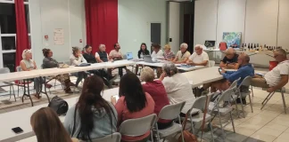 Deux Jours de Montcuq : cinquante éditions, 200 kilomètres et des générations de bénévoles Réunion des organisateurs et bénévoles des Deux Jours de Montcuq dans la salle des fêtes