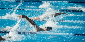 Montauban. Des médaillés olympiques attendus à Ingréo pour les championnats militaires de natation Nageurs en compétition dans une piscine, dans plusieurs couloirs de nage